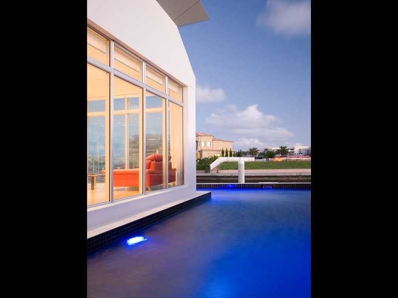 1 Royal Albert Crescent, Sovereign Islands QLD 4216